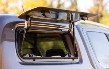 Preview: Hardtop mit aufklappbaren Seitenscheiben, in Wagenfarbe lackiert, kabinenhoch, für Toyota Hilux Doppelkabiner, Modell 2026