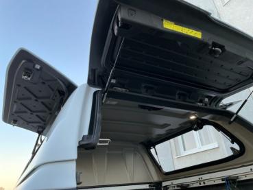 Hardtop mit seitlichen Klappen und Heckklappe, in Frozen White lackiert, für Ford Ranger Doppelkabiner, Modell 2023