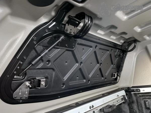 Hardtop mit manuellen Seitenklappen, kabinenhoch, in Wagenfarbe lackiert für VW Amarok Doppelkabiner, Modell 2023