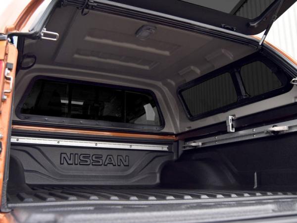 Hardtop mit aufstellbaren Seitenscheiben, in Wagenfarbe lackiert, kabinenhoch, für Nissan NP300 D23 Doppelkabiner, Modell 2016