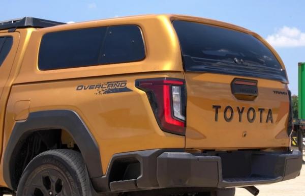 Hardtop mit aufstellbaren Seitenscheiben, in Wagenfarbe lackiert, kabinenhoch, für Toyota Hilux Doppelkabiner, Modell 2026