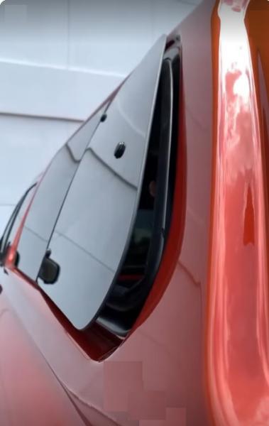 Hardtop mit aufklappbarer Seitenscheibe (Beifahrerseite), mit aufstellbarer Seitenscheibe (Fahrerseite) in Wagenfarbe lackiert, für Ford Ranger Doppelkabiner, Modell 2023