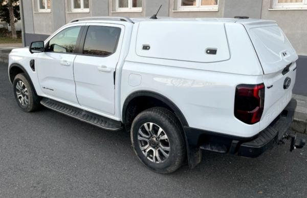 Hardtop mit seitlichen Klappen und Heckklappe, in Frozen White / Carbonised Grey / Agate Black lackiert, für Ford Ranger Doppelkabiner, Modell 2023